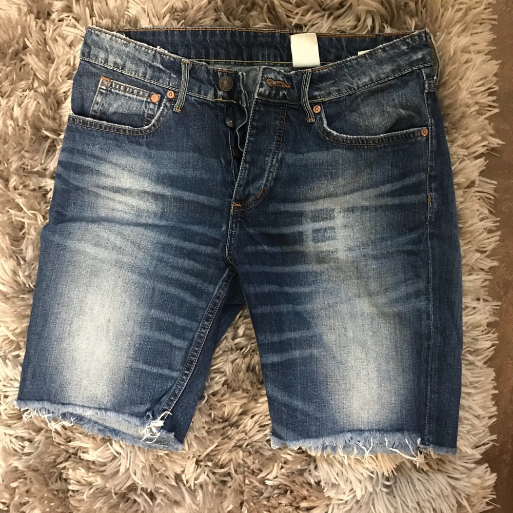 Ripped jean Capris